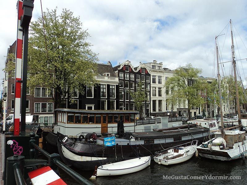 Casas barco en los canales